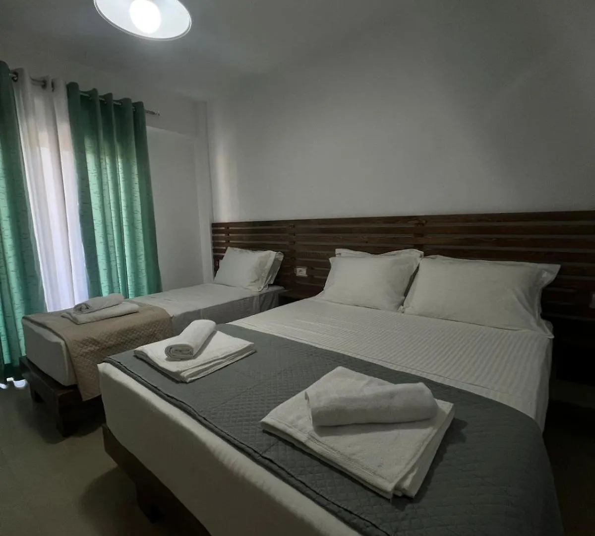 Athina Rooms ヒマラ