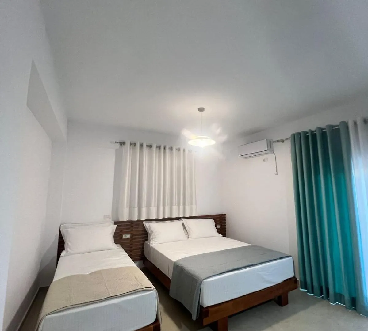 Athina Rooms ヒマラ