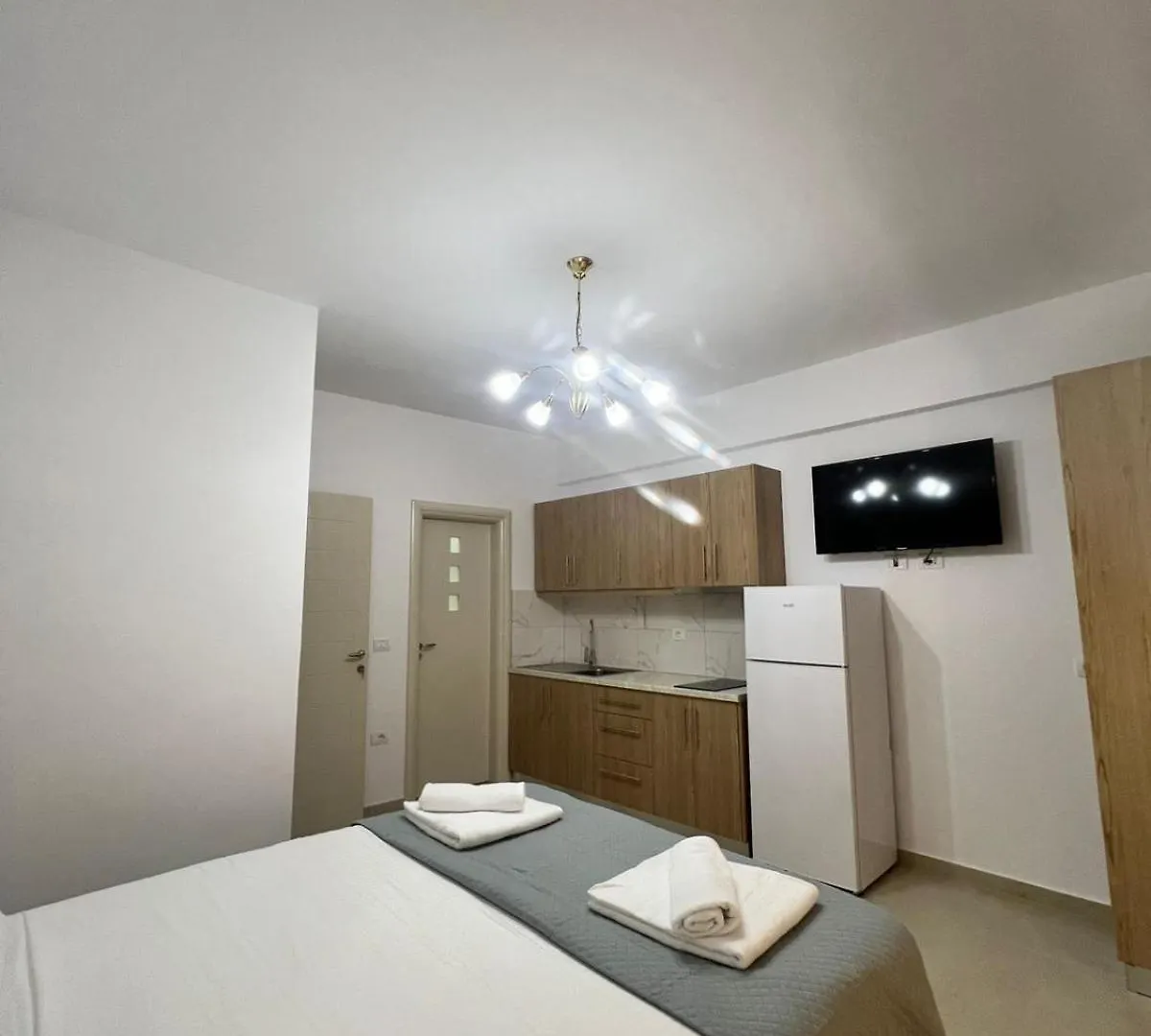 Athina Rooms ヒマラ ゲストハウス