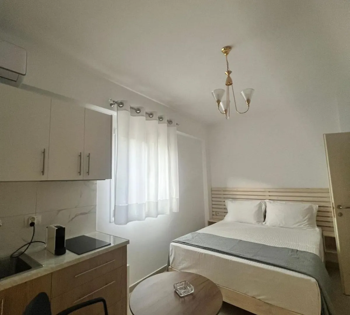 Athina Rooms ヒマラ ゲストハウス